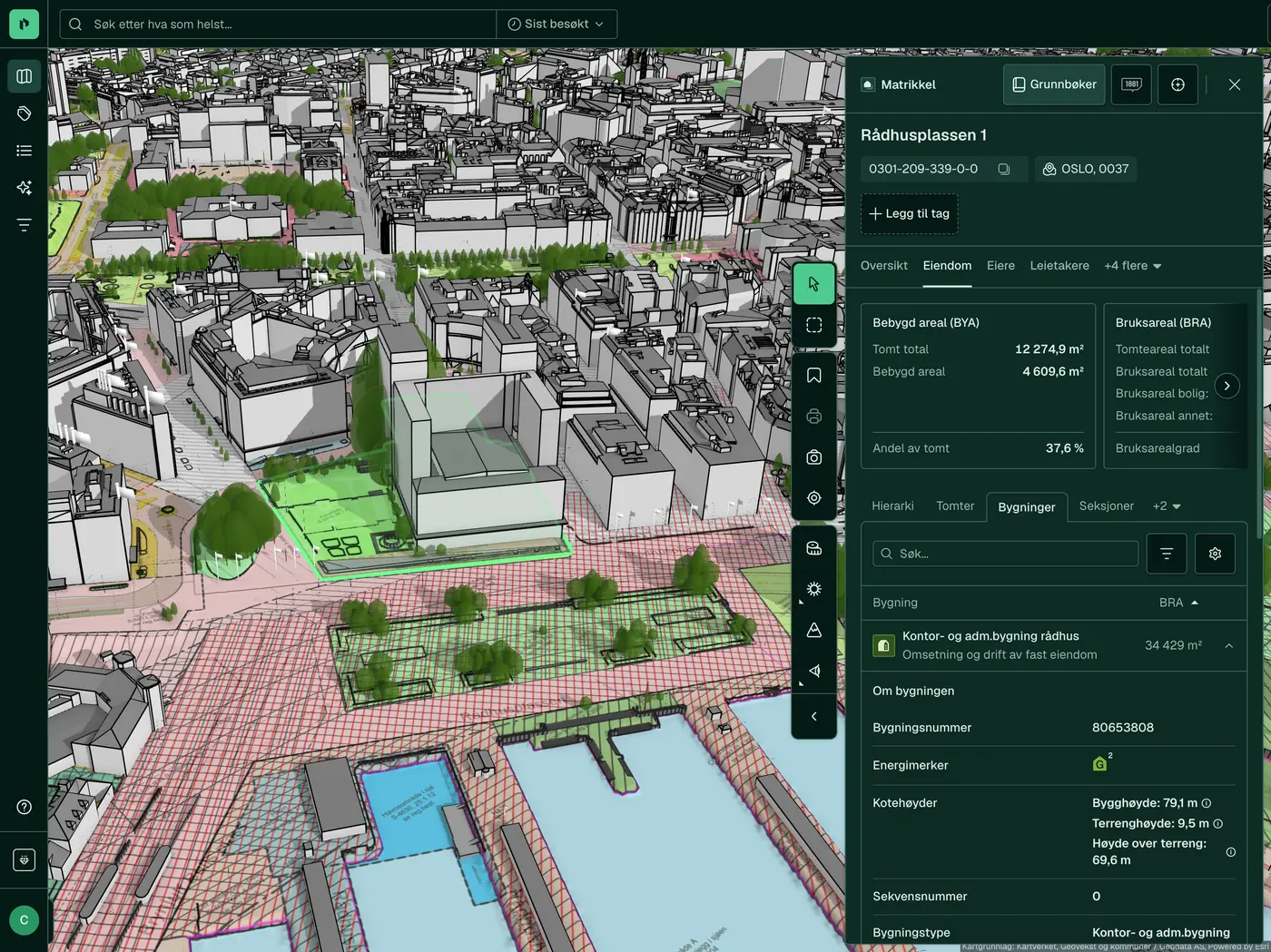 Placepoint Fusion. Rådhusplassen 1 i Oslo er valgt i 3D-kartet over sentrum, og panelet til høyre viser matrikkelnummer, bebygd areal, bruksareal, bygningsnummer, energimerke og kotehøyder for bygget.