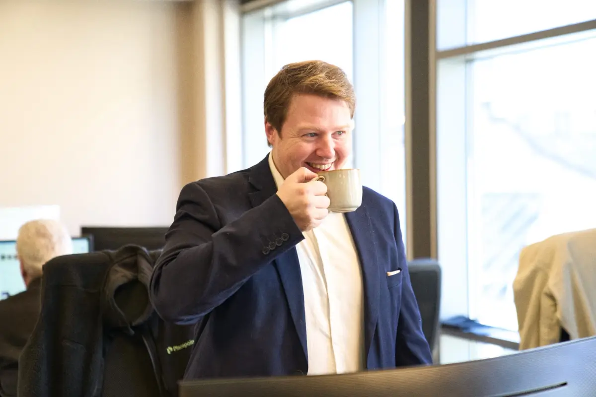 Colleague with a coffee cup at the desk